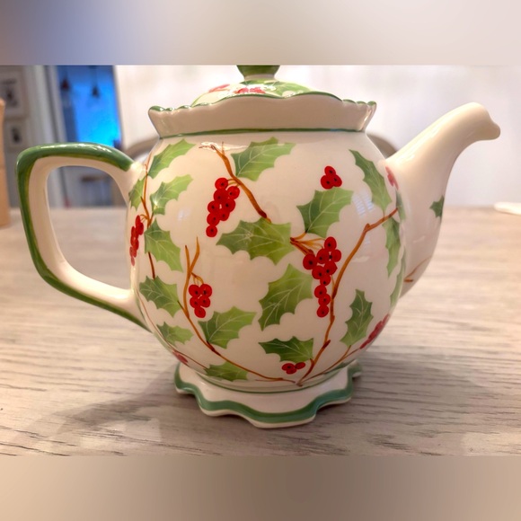 Andrea Sadek “Holly Berries” Teapot - Picture 2 of 4